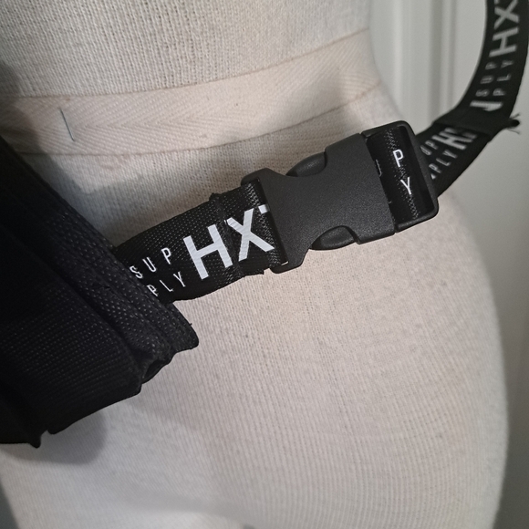 HXTN Supply Urban Chest bag pouch unisex lightweight tough minimalist travel - Picture 7 of 9